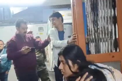 समस्तीपुर: ताजपुर में जमीनी विवाद ने लिया हिंसक रूप, दंपती और दो बेटियों की जमकर पिटाई, सदर अस्पताल रेफर 17