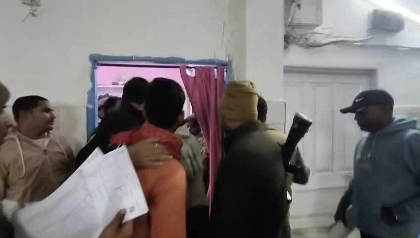 बेगूसराय में जमीनी विवाद को लेकर ताबड़तोड़ फायरिंग, गोली लगने से तीन लोग घायल 3