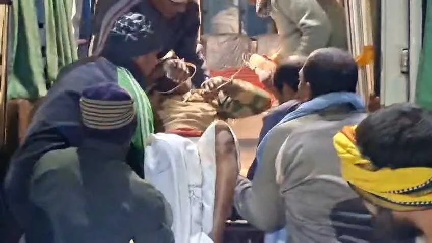 नालंदा: सरमेरा प्रखंड के चेरो पंचायत के मुखिया पति को बदमाशों ने मारी गोली, घर जाने के दौरान मारी गोली, जांघ मे लगी गोली 2