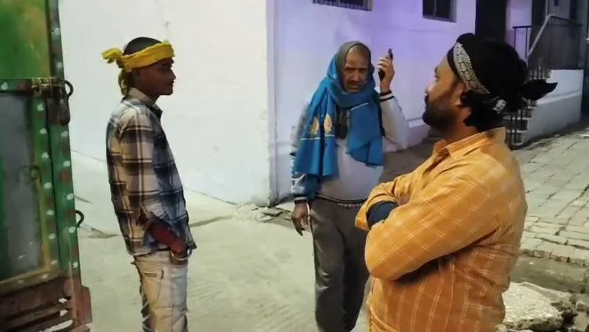 बेगूसराय में खुशियां बनीं मातम: 3 दिसंबर को मनाई थी सालगिरह, अब फंदे से लटकी मिली महिला, इलाके में सनसनी 2