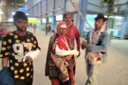 बेगूसराय में रिश्ते हुए शर्मसार: जमीन के टुकड़े के लिए खून का प्यासा हुआ भाई, तलवार और गड़ासे से पूरे परिवार को किया लहूलुहान 53