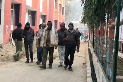 बेगूसराय में तेज रफ्तार ट्रैक्टर अनियंत्रित होकर गड्ढे में पलटी, एक मजदूर की मौके पर ही मौत, वही छह मजदूर गंभीर रूप से घायल  31