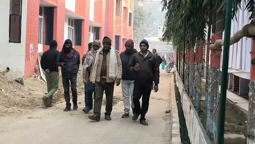 बेगूसराय में तेज रफ्तार ट्रैक्टर अनियंत्रित होकर गड्ढे में पलटी, एक मजदूर की मौके पर ही मौत, वही छह मजदूर गंभीर रूप से घायल  1