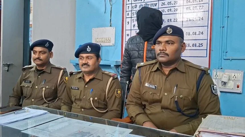 नालंदा:दीपनगर पुलिस ने गुप्त सुचना पर मघड़ासराय इलाके की छापेमारी, एक पिस्टल दो जिन्दा कारतूस एक मैगजीन बरामद, एक आरोपी गिरफ्तार दूसरा फरार 1