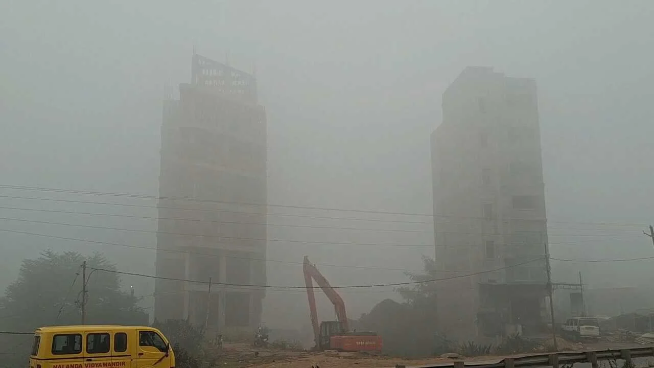 नववर्ष और क्रिसमस से पहले नालंदा में ठंड और कुहरे का कहर, घने कोहरे ने थामा जनजीवन 4