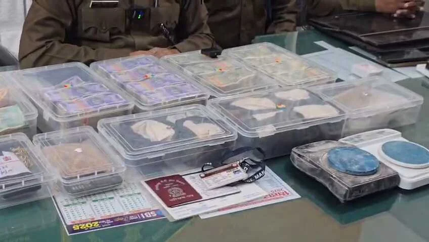 बेगूसराय में स्मैक तस्करी के अंतरराष्ट्रीय सिंडिकेट का भंडाफोड़: 80 लाख का स्मैक और 20 लाख कैश बरामद 2