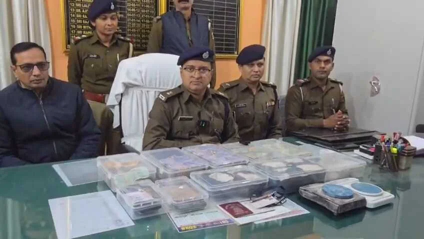 बेगूसराय में स्मैक तस्करी के अंतरराष्ट्रीय सिंडिकेट का भंडाफोड़: 80 लाख का स्मैक और 20 लाख कैश बरामद 3