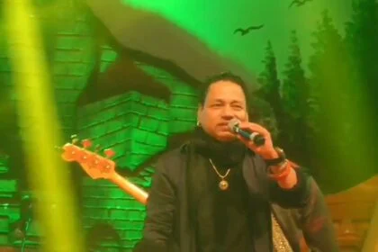 राजगीर महोत्सव के पहले दिन कैलाश खेर के गीतों पर झूम उठा जनसैलाब, खचाखच भरा महोत्सव स्थल, मंच से कैलाश खेर ने की बिहार और नालंदा की जमकर तारीफ 30