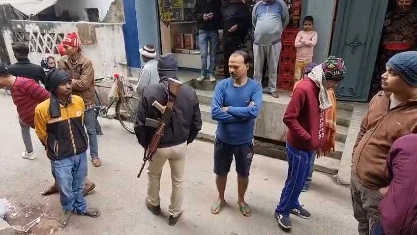 समस्तीपुर: घोषलेन में सत्तू दुकान का गेट तोड़ काउंटर ले उड़े चोर, नशेबाजों पर शक 2