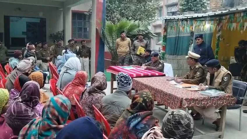 समस्तीपुर: रोसड़ा थाने में SP ने लगाया जनता दरबार, मौके पर ही सुनी लोगों की फरियाद 3