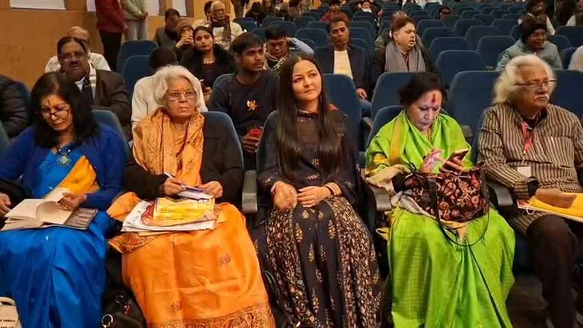 नालंदा लिटरेचर फेस्टिवल 2025 में शिरकत करने पहुंचे एक्टर संजय मिश्रा, बिहार अब क्राइम कैपिटल नहीं रहा हैं अब बदल रहा हैं हमारा बिहार 3