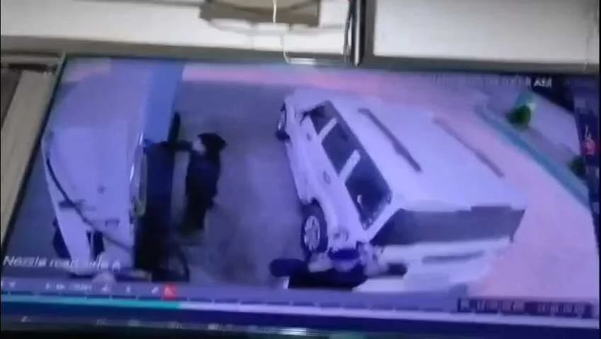 बेगूसराय में दिनदहाड़े बड़ी लूट: स्कॉर्पियो सवार बदमाशों ने पेट्रोल पंप से लूटे 1.15 लाख, CCTV में कैद हुई वारदात 2