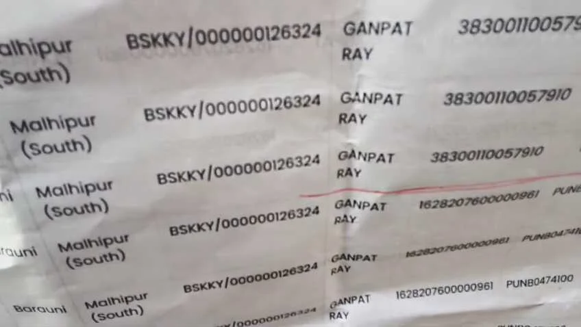 सिस्टम की लाचारी या बैंक की लापरवाही?  बेगूसराय में दिव्यांग के खाते से डेढ़ साल तक उड़ते रहे पैसे, पीड़ित दर-दर भटकने को मजबूर 3