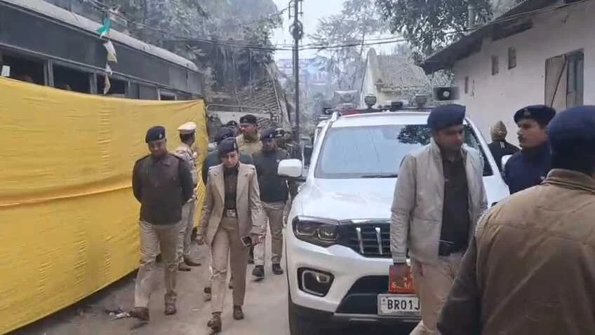 समस्तीपुर: डीआईजी डॉ. स्वप्ना गौतम का मुफ्फसिल थाना में 'एक्शन', लंबित कांडों और अपराधियों पर नकेल कसने का दिया अल्टीमेटम 4