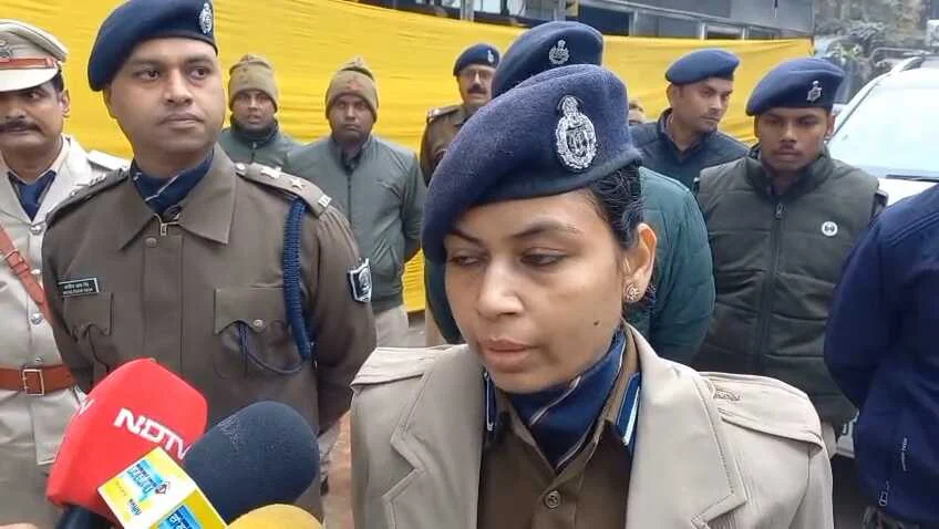 समस्तीपुर: डीआईजी डॉ. स्वप्ना गौतम का मुफ्फसिल थाना में 'एक्शन', लंबित कांडों और अपराधियों पर नकेल कसने का दिया अल्टीमेटम 5