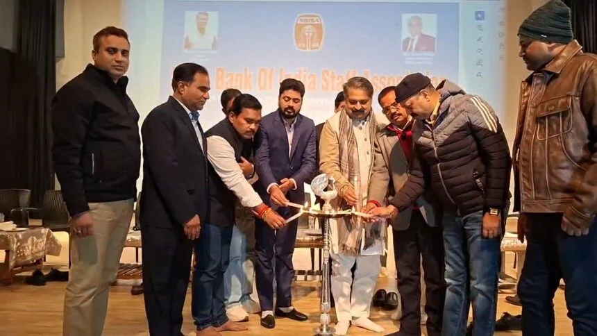 नालंदा: स्टेट बैंक ऑफ इंडिया स्टाफ एसोसिएशन पटना मंडल का 11 वां त्रैवार्षिक आमसभा राजगीर स्थित इंटरनेशनल कॉनवेंशन सेंटर में हुआ सम्पन्न 1