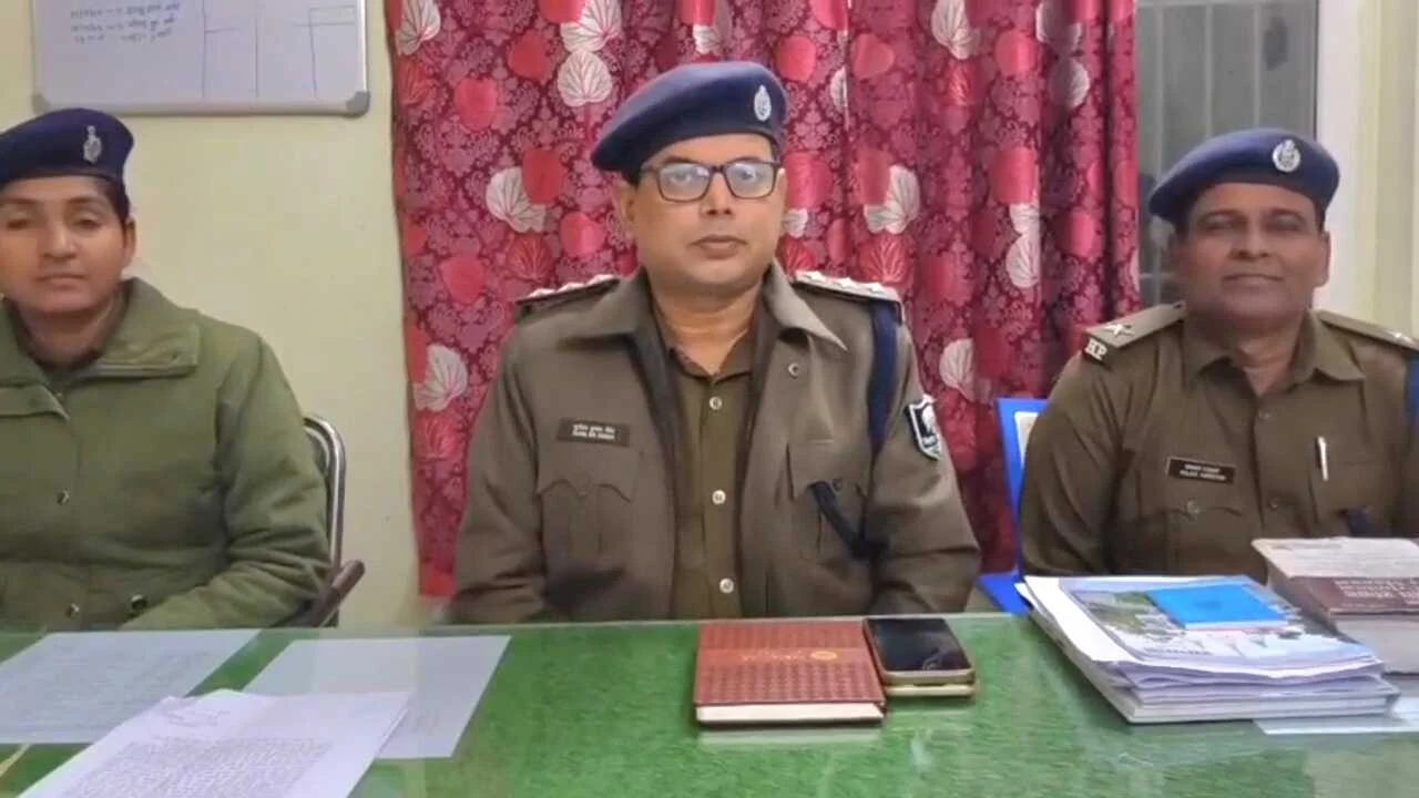 नालंदा में ऑर्केस्ट्रा की आड़ में देह व्यापार का खुलासा, राजगीर पुलिस की छापेमारी में 15 युवतियां मुक्त, 3 गिरफ्तार 7