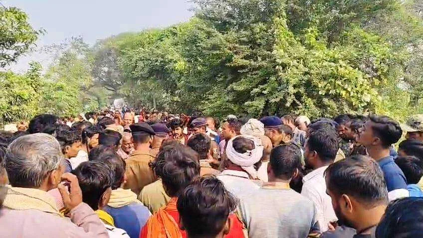 समस्तीपुर में खौफनाक वारदात: हत्या कर दूसरी जगह फेंका युवक का शव, बुलेट को खरही से ढका 2