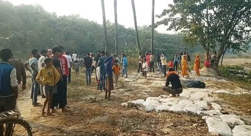 वीरपुर के गंडक नदी में बोरे में बंद मिली महिला की सड़ी-गली लाश, इलाके में सनसनी 1