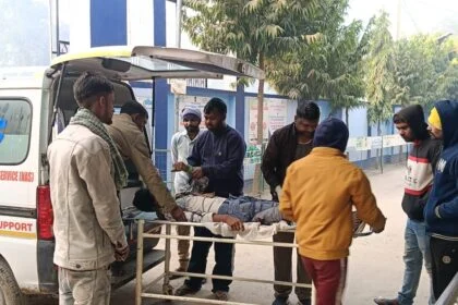 बछवाड़ा के मुरलीटोल चौक के समीप ट्रक की ठोकर से बाइक चालक घायल, अस्पताल में भर्ती   6