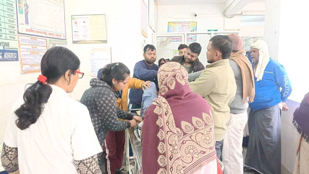 बछवाड़ा के मुरलीटोल चौक के समीप ट्रक की ठोकर से बाइक चालक घायल, अस्पताल में भर्ती   2