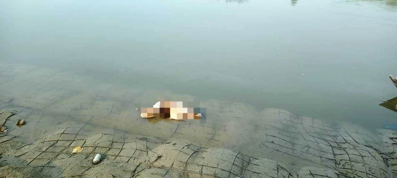 वीरपुर के गंडक नदी में बोरे में बंद मिली महिला की सड़ी-गली लाश, इलाके में सनसनी 2