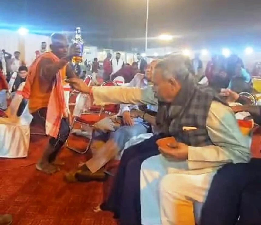 शराबबंदी की उड़ाई धज्जियां: समस्तीपुर डिप्टी मेयर के सामने छलके जाम, बार-बाला के साथ वीडियो वायरल 1