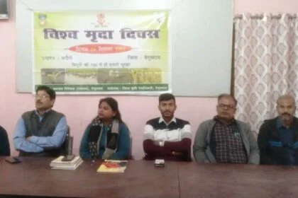 मिट्टी की सुरक्षा और संरक्षण के लिए कृषकों को जैविक खेती एवं फ़सल चक्र को अपनाना तथा बढ़ावा देना चाहिए - आयुष सिंह 28