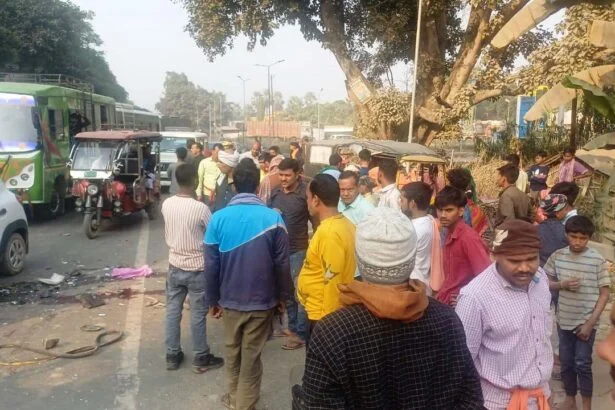 बछवाड़ा के एनएच-28 पर कार और टेम्पो की भीषण टक्कर, 9 लोग घायल, एक की हालत गंभीर 1