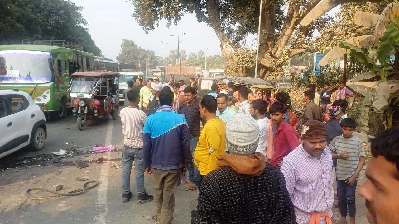 बछवाड़ा के एनएच-28 पर कार और टेम्पो की भीषण टक्कर, 9 लोग घायल, एक की हालत गंभीर 4