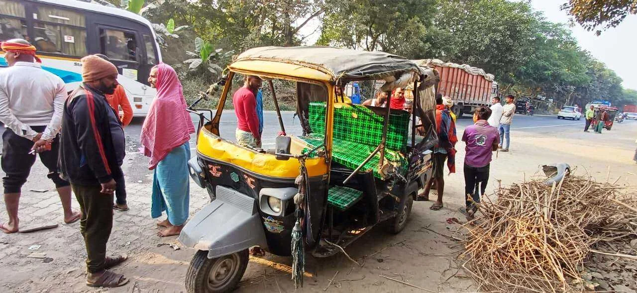 बछवाड़ा के एनएच-28 पर कार और टेम्पो की भीषण टक्कर, 9 लोग घायल, एक की हालत गंभीर 3