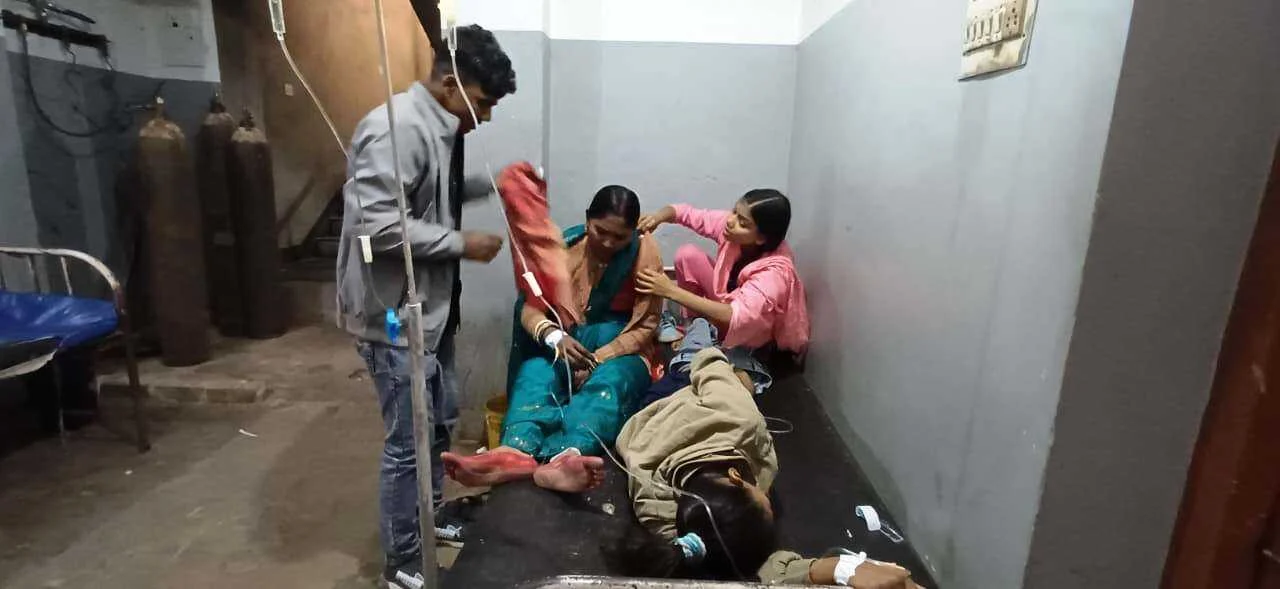 बछवाड़ा के एनएच-28 पर कार और टेम्पो की भीषण टक्कर, 9 लोग घायल, एक की हालत गंभीर 2