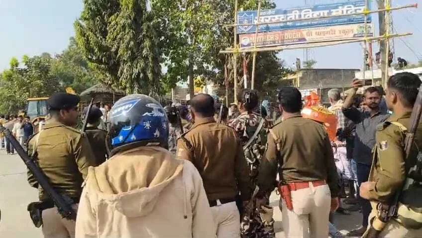 समस्तीपुर: अतिक्रमण हटाने गई पुलिस पर पथराव और आगजनी, 280 घर ध्वस्त, 13 एकड़ जमीन कराई गई मुक्त 3