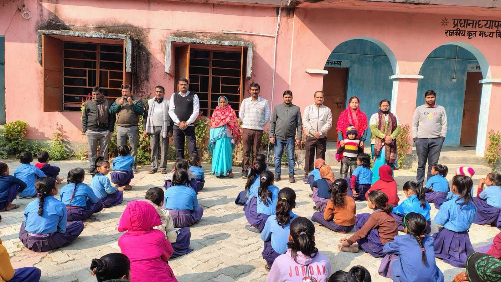 भगवानपुर प्रखंड के स्कूलों में बच्चों को मौसमी बीमारियों से बचाव के बताए गए उपाय 14