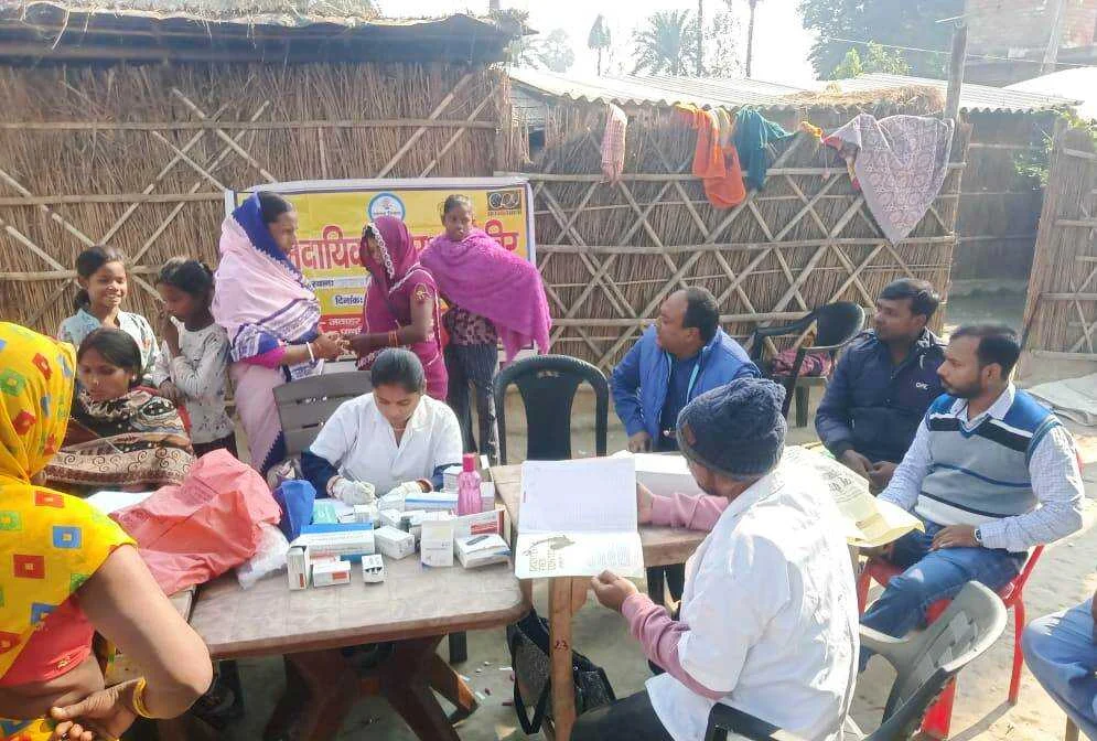 समस्तीपुर: सरायरंजन के मुसहर टोला में लगा स्वास्थ्य जांच शिविर, किशोरियों और महिलाओं का हुआ हिमोग्लोबिन चेकअप 12