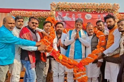 धान खरीद में बिचौलियों पर सख़्ती: हिलसा में मंत्री प्रमोद कुमार चंद्रवंशी ने अधिकारियों को दी चेतावनी; तेजस्वी-राहुल पर साधा निशाना 10