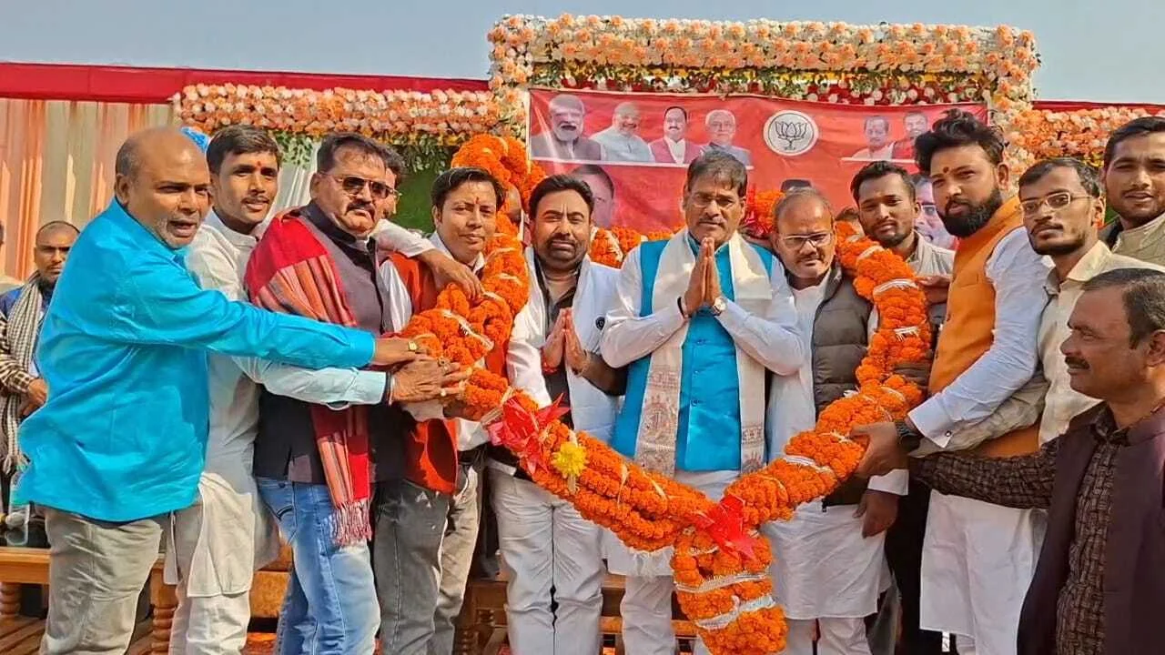 धान खरीद में बिचौलियों पर सख़्ती: हिलसा में मंत्री प्रमोद कुमार चंद्रवंशी ने अधिकारियों को दी चेतावनी; तेजस्वी-राहुल पर साधा निशाना 14