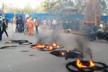 बरौनी रिफाइनरी में बड़ा हादसा: 1400 Kg पाइप गिरने से मजदूर की मौत, उचित मुआवजे की मांग को लेकर पांच घंटे गेट जाम 25