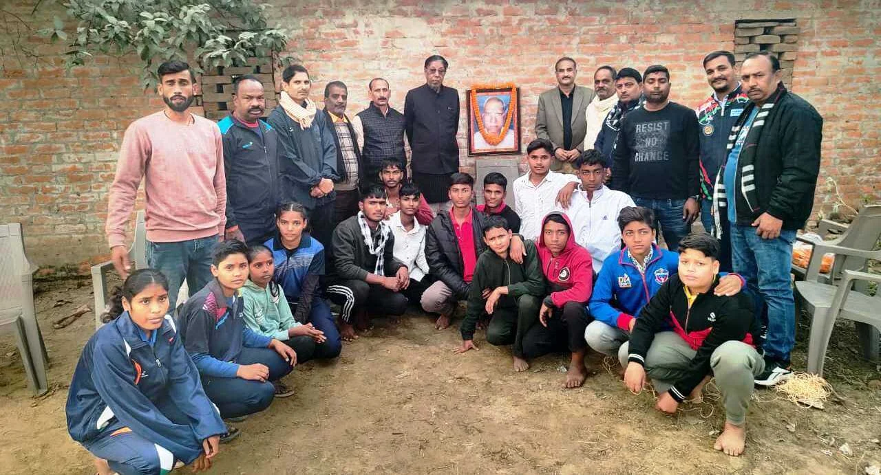 बेगूसराय में कबड्डी संघ के सचिव स्मृति शेष आर एन सिंह की 15वीं पुण्यतिथि पर श्रद्धांजलि; जनवरी में होगा राज्यस्तरीय टूर्नामेंट 4