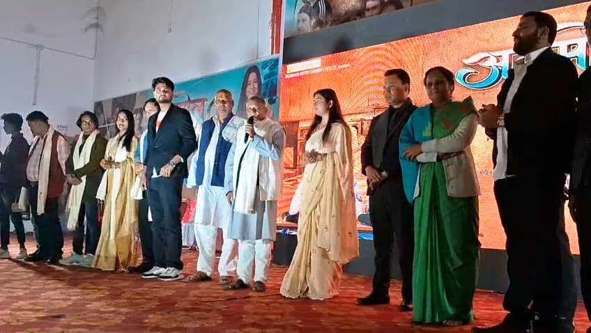 समस्तीपुर: युवाओं के करियर पर आधारित भोजपुरी फिल्म 'अनमोल घड़ी' का टीजर लॉन्च 2