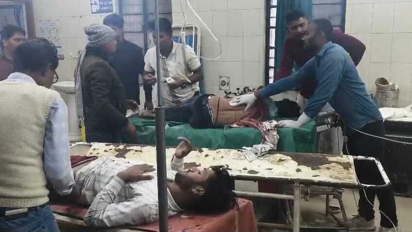 समस्तीपुर: जमीनी विवाद में अंधाधुंध फायरिंग, 3 लोग घायल; गांव में तनाव, भारी पुलिस बल तैनात 2