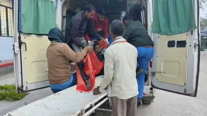 नालंदा: दो भाइयों के बीच पैसे के लेन देन के विवाद मे हुई गोलीबारी, पास मे खड़े तमाशबीन युवक के सीने मे लगी गोली, गंभीर हालत में युवक हायर सेंटर हुआ रेफर 2