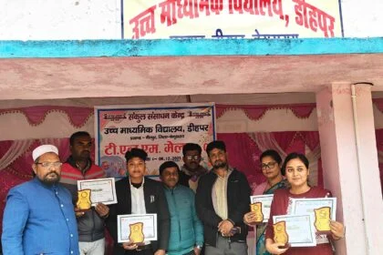 डीहपर उच्च माध्यमिक विद्यालय में संकुल स्तरीय टीएलएम मेला आयोजित; पाँच विषयों में शिक्षकों ने किया प्रथम स्थान हासिल 2