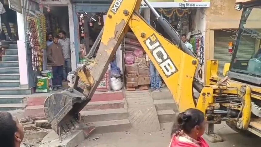 बिहार शरीफ भरावपर खंदक मोड़ तक अतिक्रमण हटाने का अल्टीमेटम, नगर निगम की कड़ी कार्रवाई से दहशत, अतिक्रमण हटाने पर हुई झड़प दुकानदार घायल 1