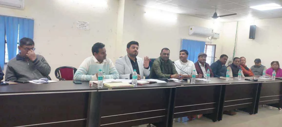 बछवाड़ा प्रखंड कार्यालय में पंसस की बैठक, अनुपस्थित अधिकारियों पर कार्रवाई की अनुशंशा, सेविका बहाली और राशन कार्ड में धांधली का मुद्दा हावी 4