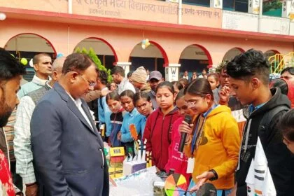 भगवानपुर प्रखंड के मिडिल स्कूल पालीडीह में राष्ट्रीय आविष्कार अभियान: विज्ञान प्रदर्शनी और क्विज प्रतियोगिता का आयोजन 21