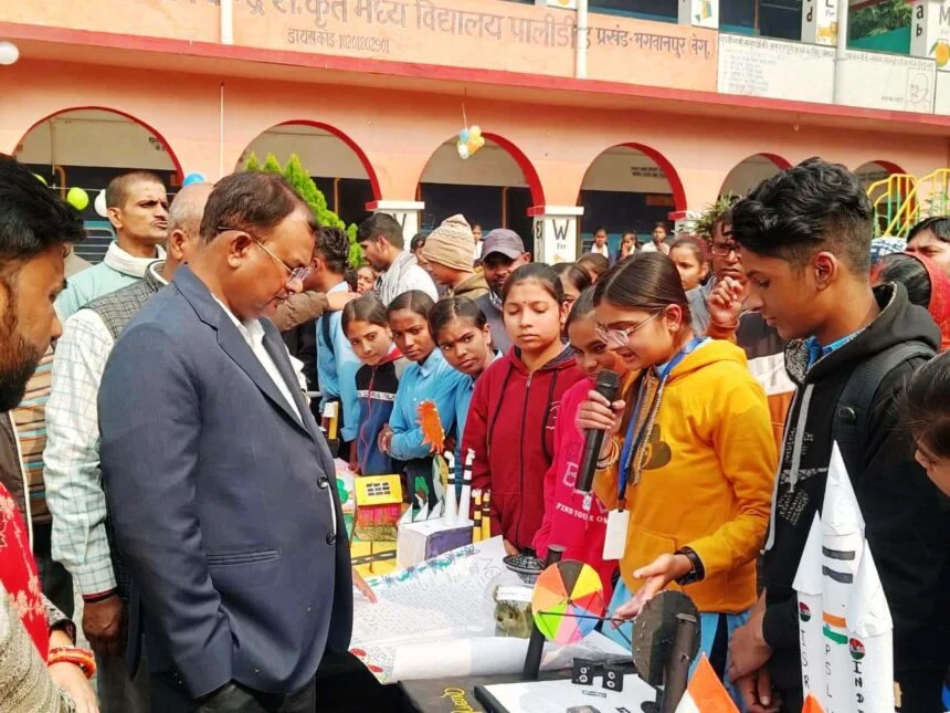 भगवानपुर प्रखंड के मिडिल स्कूल पालीडीह में राष्ट्रीय आविष्कार अभियान: विज्ञान प्रदर्शनी और क्विज प्रतियोगिता का आयोजन 1