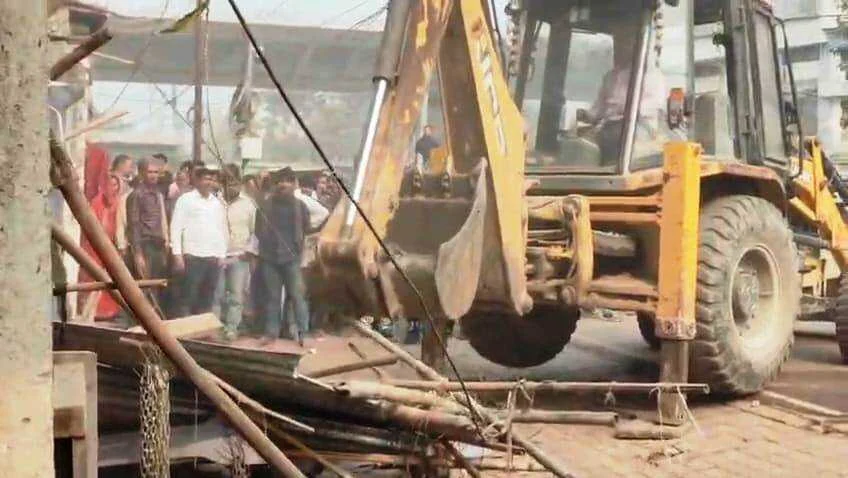 बेगूसराय शहर में बुलडोजर कार्रवाई जारी: NH-31 के बाद मुख्य शहर में अतिक्रमण पर एक्शन 2