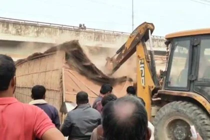 बेगूसराय शहर में बुलडोजर कार्रवाई जारी: NH-31 के बाद मुख्य शहर में अतिक्रमण पर एक्शन 27
