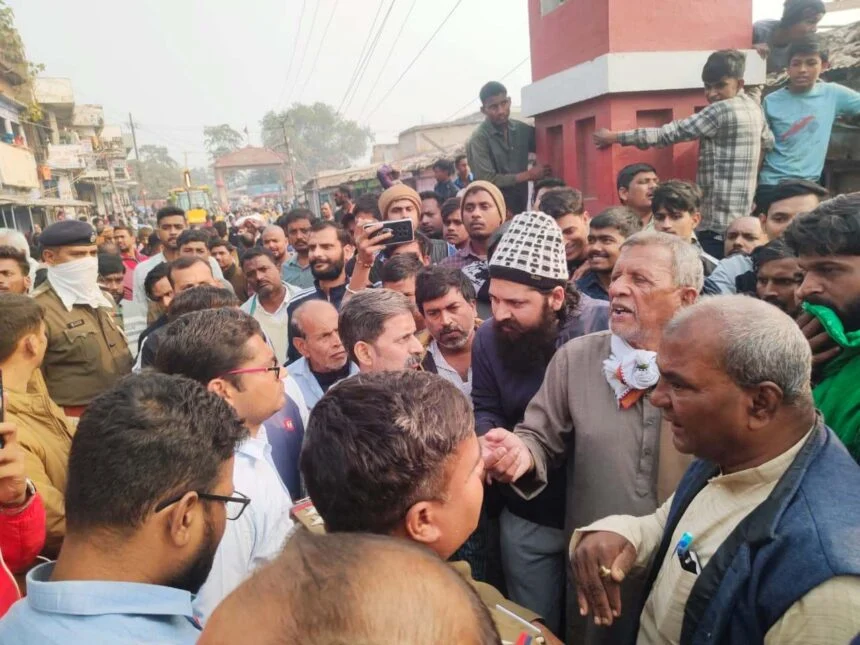 बीहट बाजार में बुलडोजर कार्रवाई पर दो दिन की रोक: पूर्व विधायक के हस्तक्षेप के बाद सीमांकन का निर्णय 1